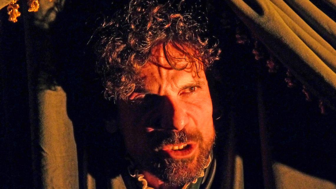 Un attore contro tutti: Francesco Montanari scatenato al Baretti, alle prese con Shakespeare