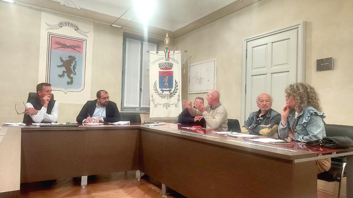 Fotovoltaico a terra, telecamere e cimitero: la minoranza presenta cinque interrogazioni