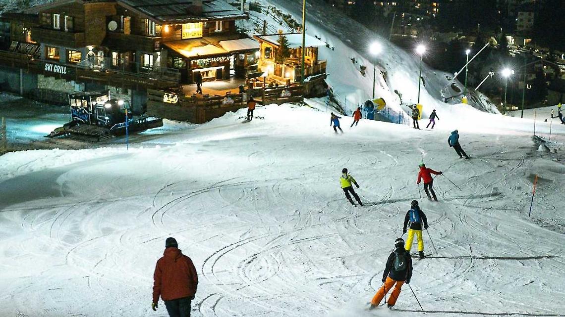 Da venerdì 28 novembre si scia anche in notturna