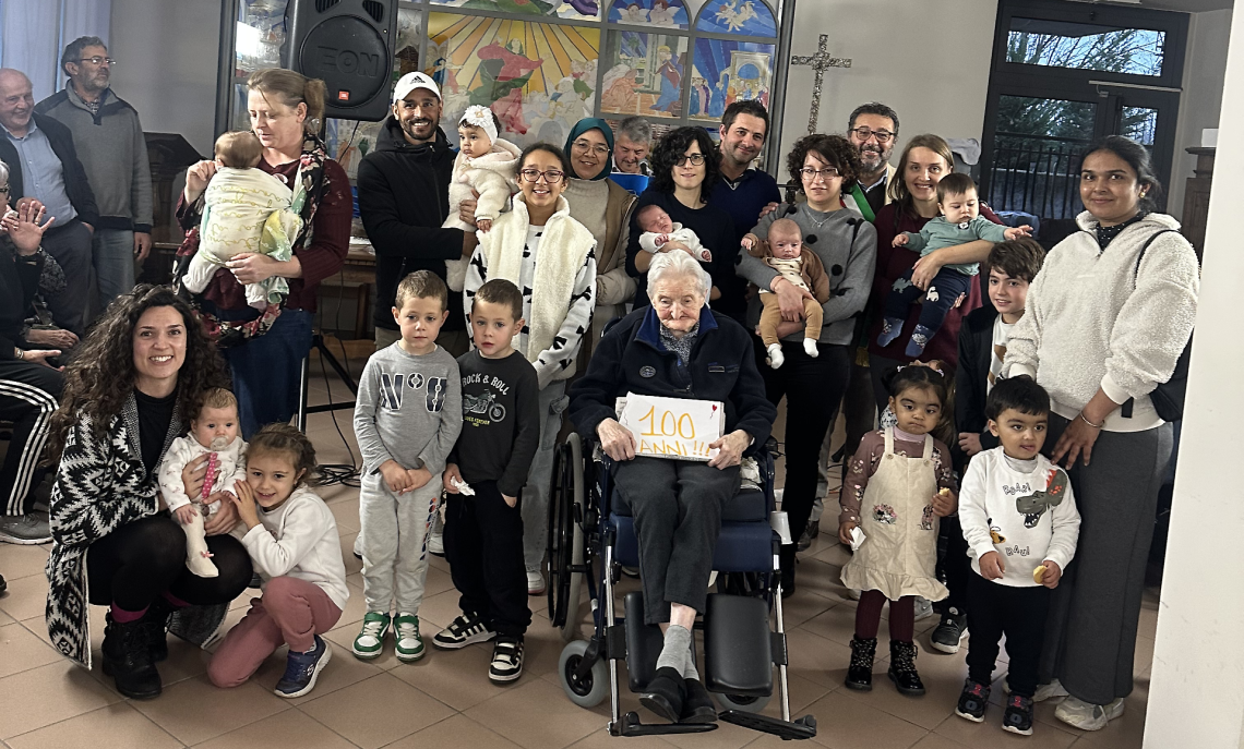 Comunità in festa per i 100 anni della maestra Maria 