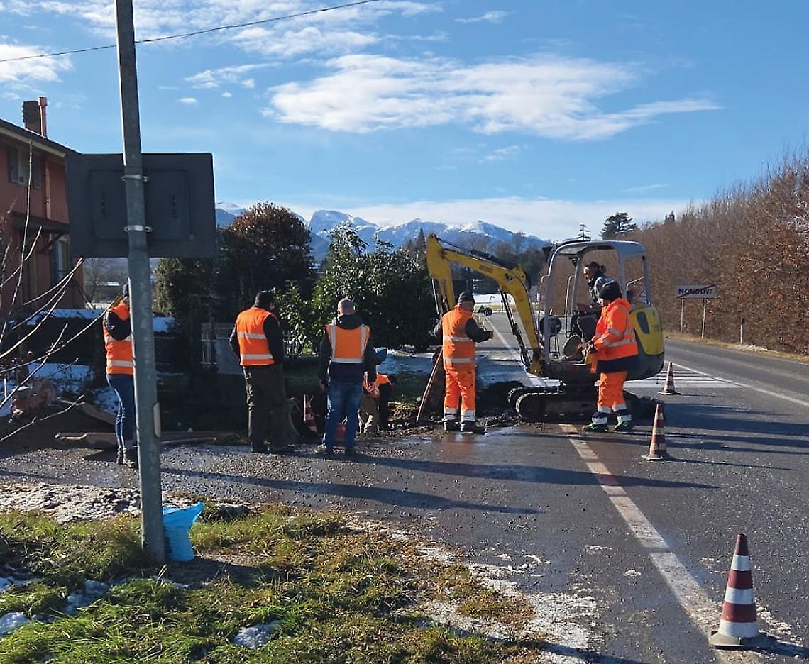 Dopo ore di lavori, chiusa la "falla": torna l'acqua nelle case 