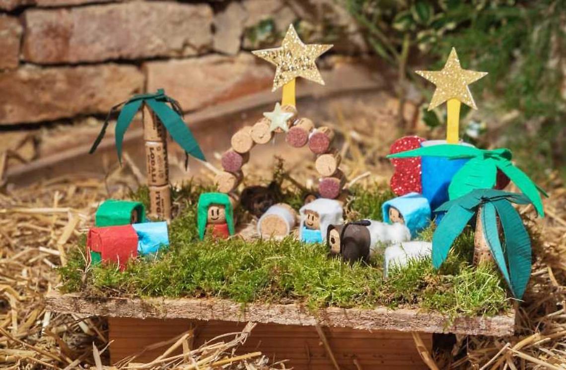 Le storie della Bibbia nell'esposizione di Presepi della Parrocchia, con le creazioni dei bambini