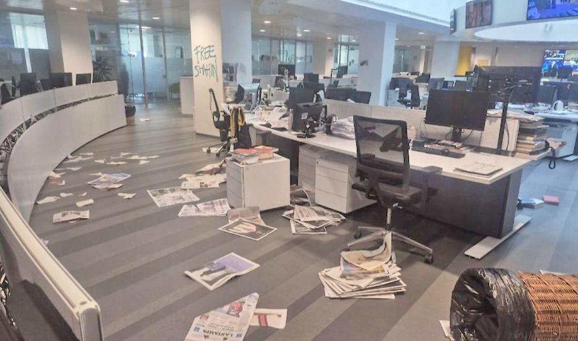 Assalto alla redazione de “La Stampa” durante lo sciopero generale a Torino