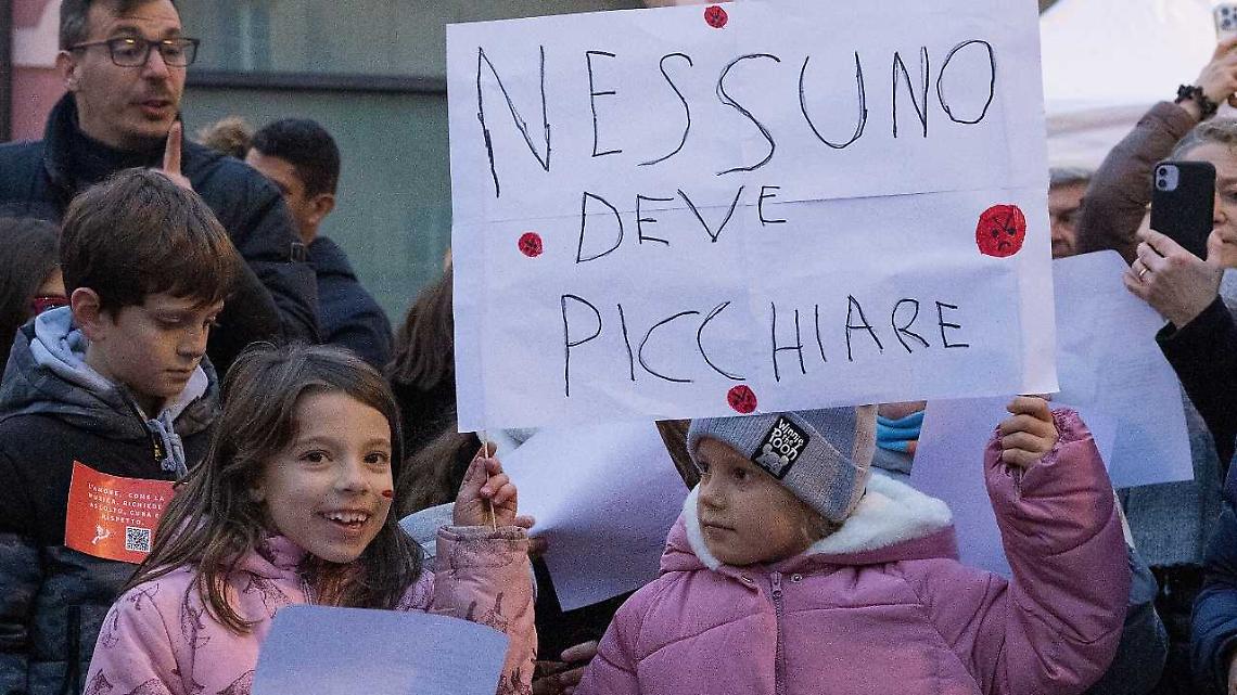 «Tu sei libera, libera», il flash mob dei bimbi per dire no alla violenza