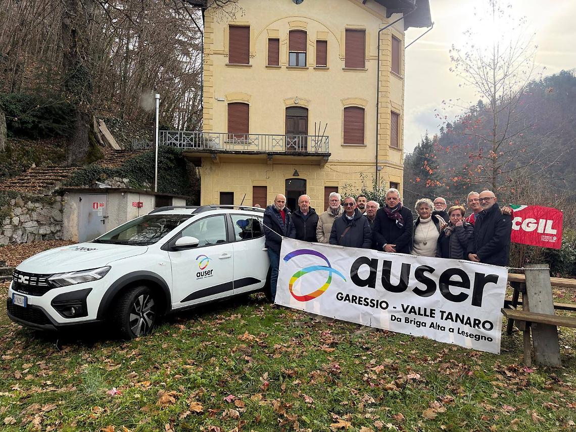  Una vettura per  dare servizi gratuiti alla comunità