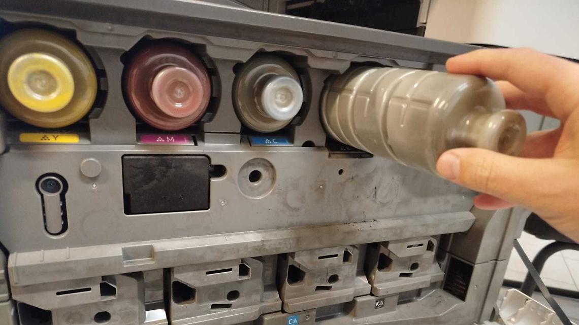 Rifiuti speciali nei capannoni, il Comune ordina alla ditta di rimuoverli