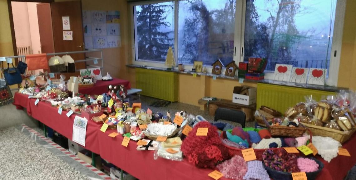 Bazar e concerto di Natale dei bimbi: la Scuola diventa casa per tutto il paese