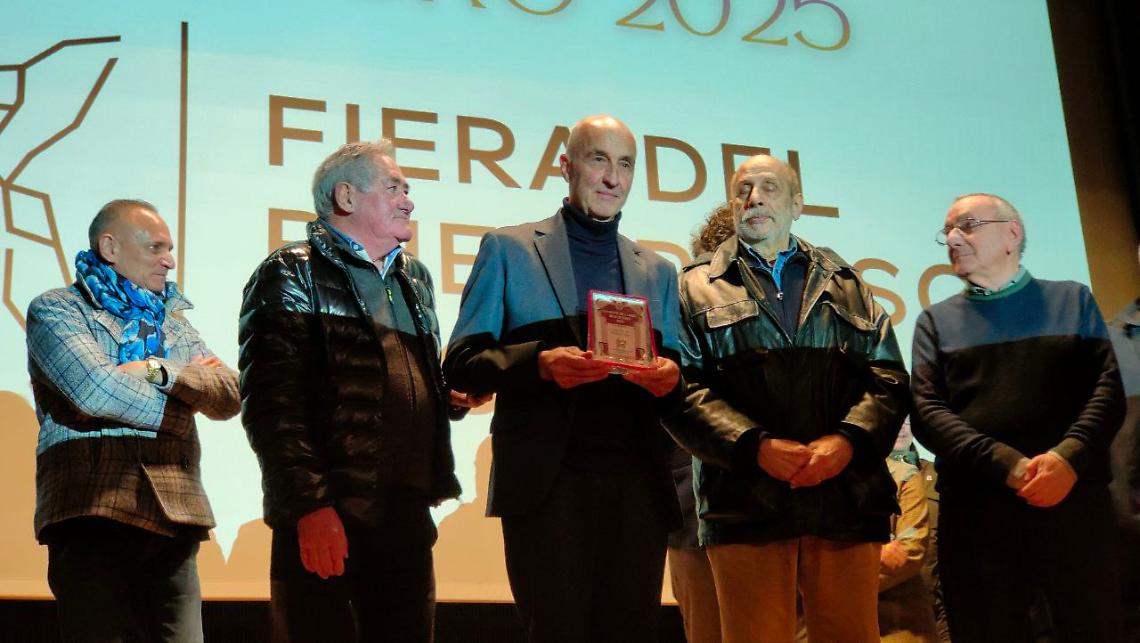 L'allevatore di stalla diventato presidente, premiato con il "Bue d'oro" 2025