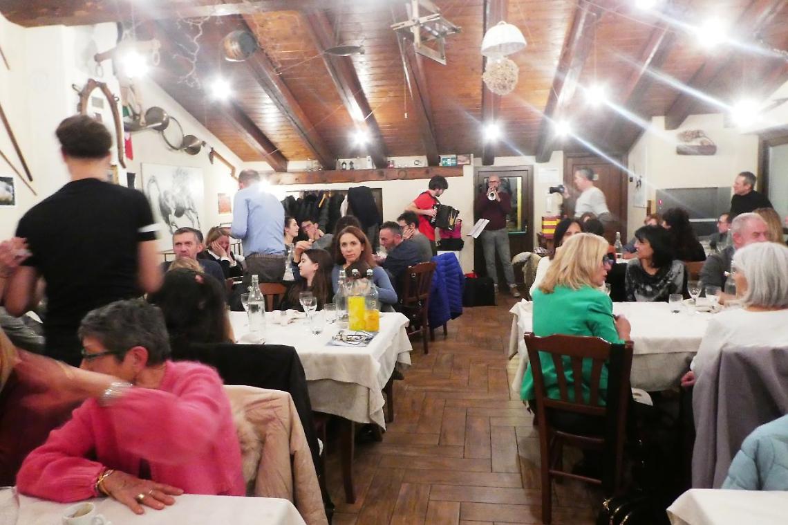 Tra buon cibo, risate e tradizione: la Compagnia del Birùn festeggia il Natale a tavola