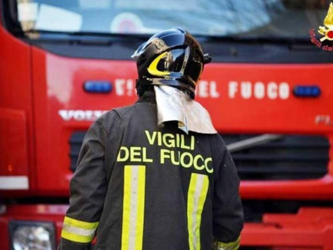 Incendio in un appartamento, Vigili del fuoco in azione