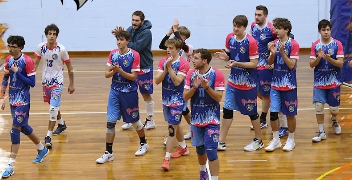 Nuove divise, stessa storia: il Villanova non perde la testa 