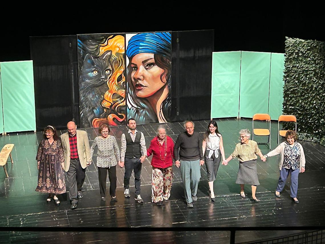 Un amore sospeso tra le Langhe: sul palco arriva “‘N euv ‘d dui ross”