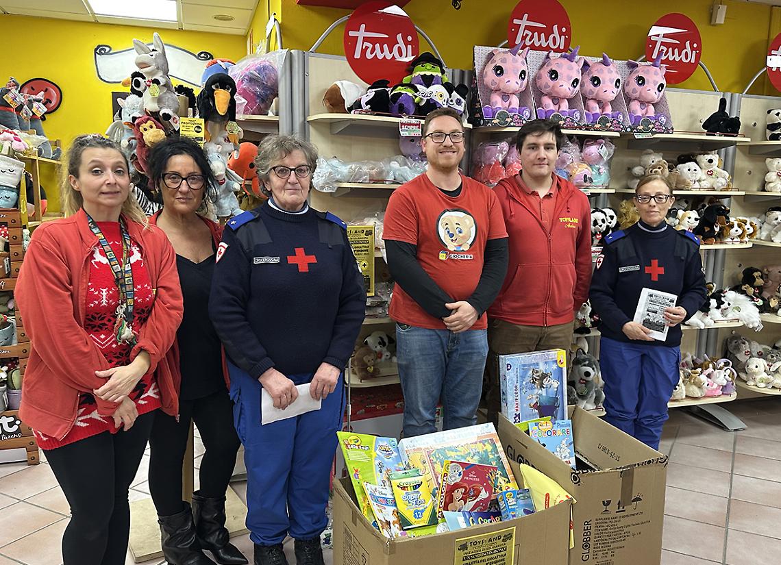 "Colletta del giocattolo": quest'anno Babbo Natale ha l'uniforme della Croce Rossa