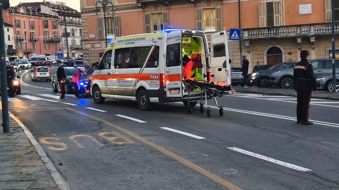 Investita da un'auto in corso Statuto