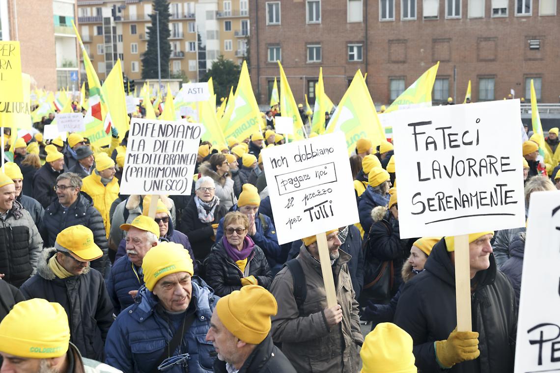 "Piemunt date n&rsquo;andi": dal Cuneese 2.500 agricoltori davanti al palazzo della Regione