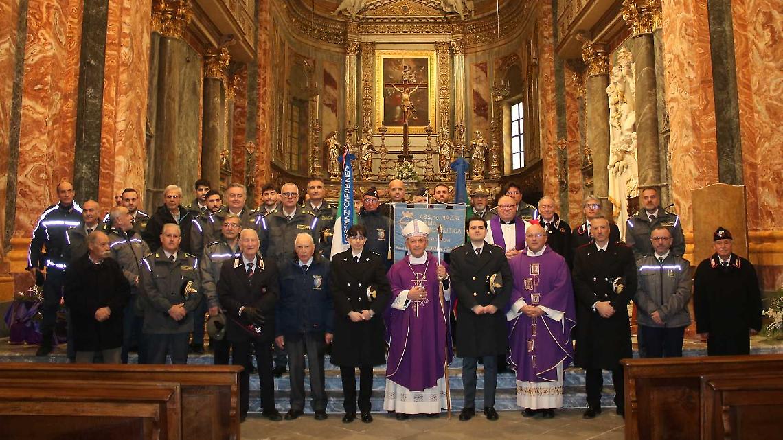 Messa di Natale con le Forze armate: «Guardiamo ai piccoli miracoli di ogni giorno»