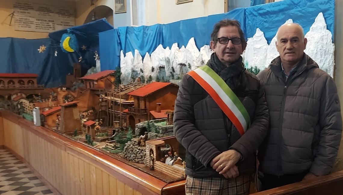 Un presepe meccanico da favola: 94 statuine in movimento, tra musiche e giochi d'acqua