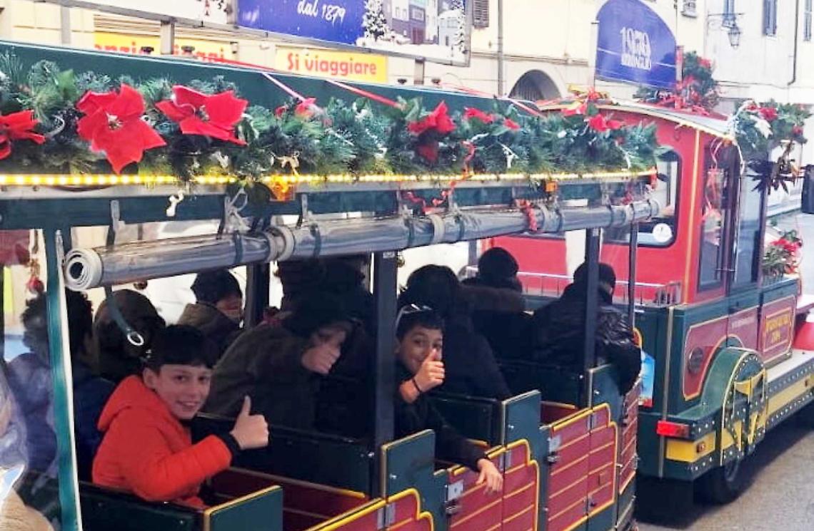 Arrivano i Trenini di Natale del Banco Azzoaglio: tre citt&agrave; in festa tra luci, gioia e caldarroste