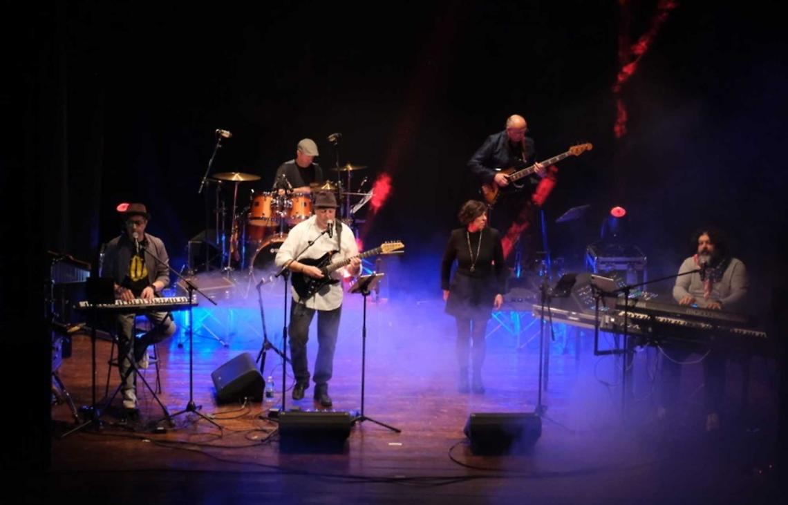 Musica, emozioni e teatro pieno: &ldquo;Da Zero a 100&rdquo; accende il Natale di Ceva