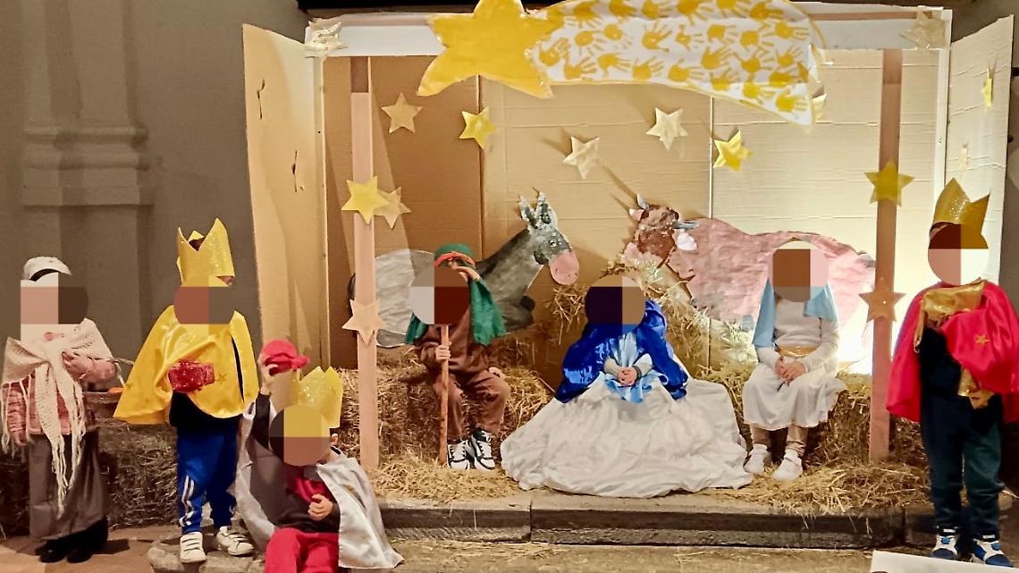 Un presepe che parla al cuore: i bambini di Torre raccontano il Natale della condivisione