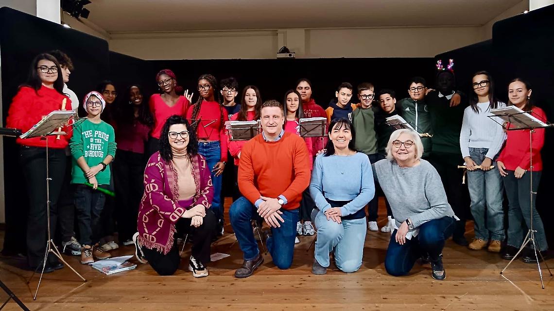 Gli auguri dell&rsquo;Amministrazione tra scuola, teatro e casa di riposo