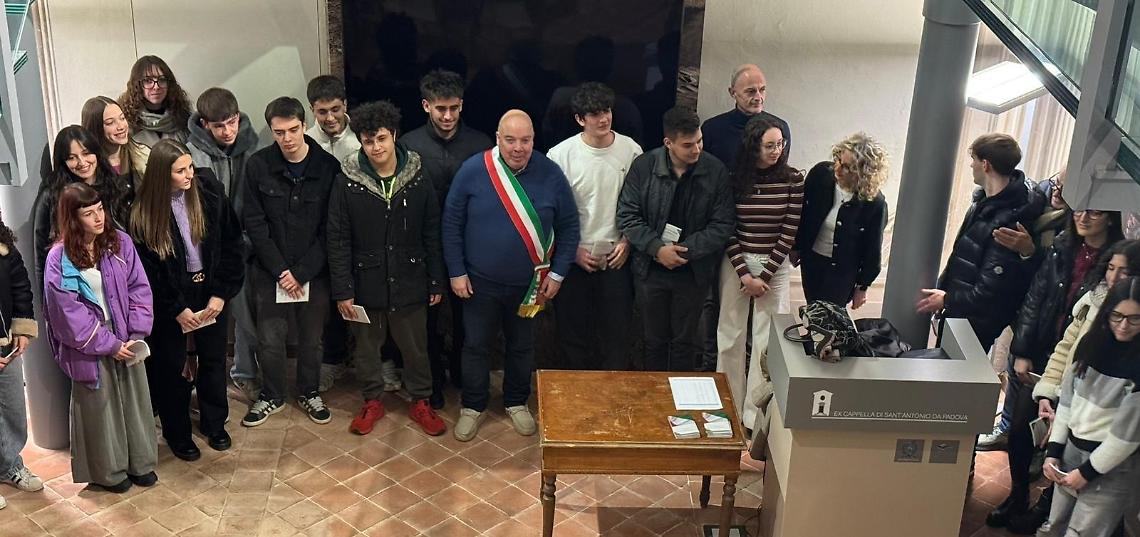 I giovani del paese diventano adulti: consegnata loro la Costituzione italiana