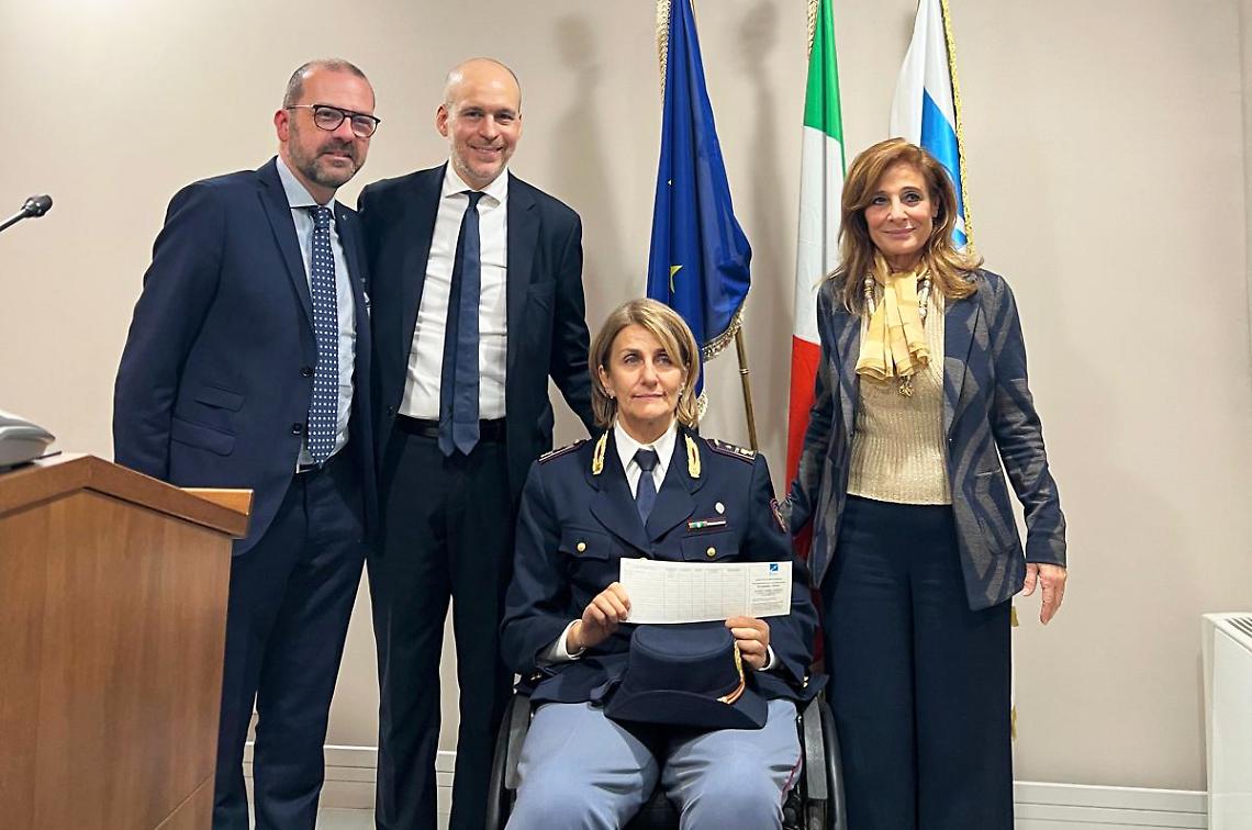 Consegnata la licenza di volo ad Adele, prima pilota di mongolfiere con disabilit&agrave;