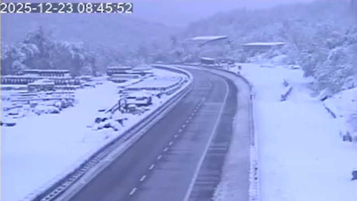Neve in autostrada, coda di prima mattina