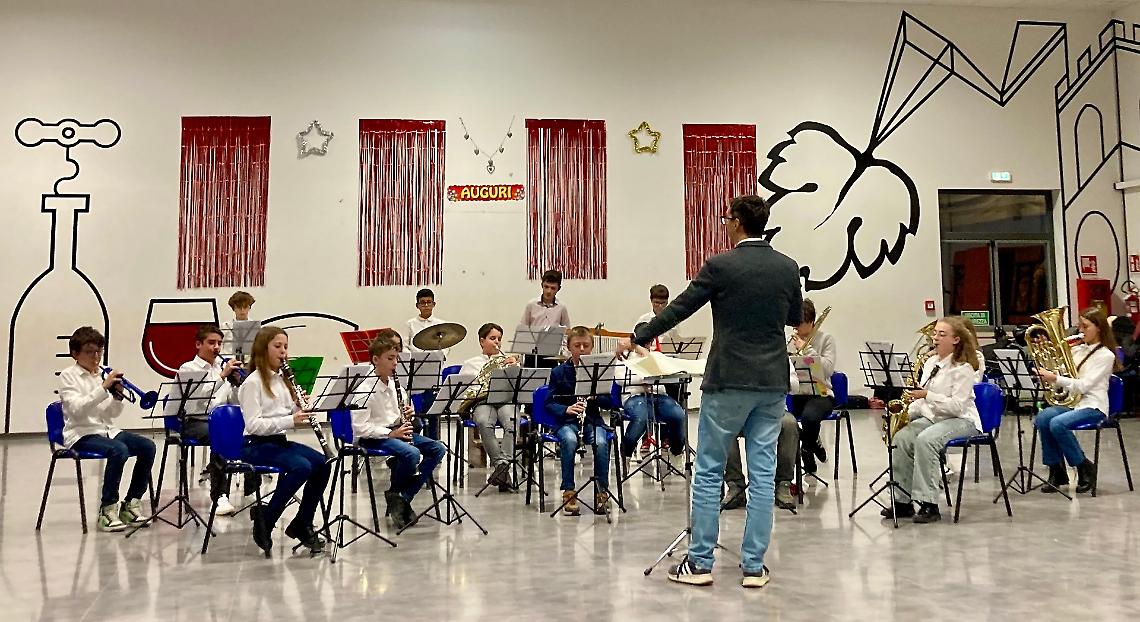 La "Filarmonica" si &egrave; fatta in due: in tanti al doppio concerto di Natale