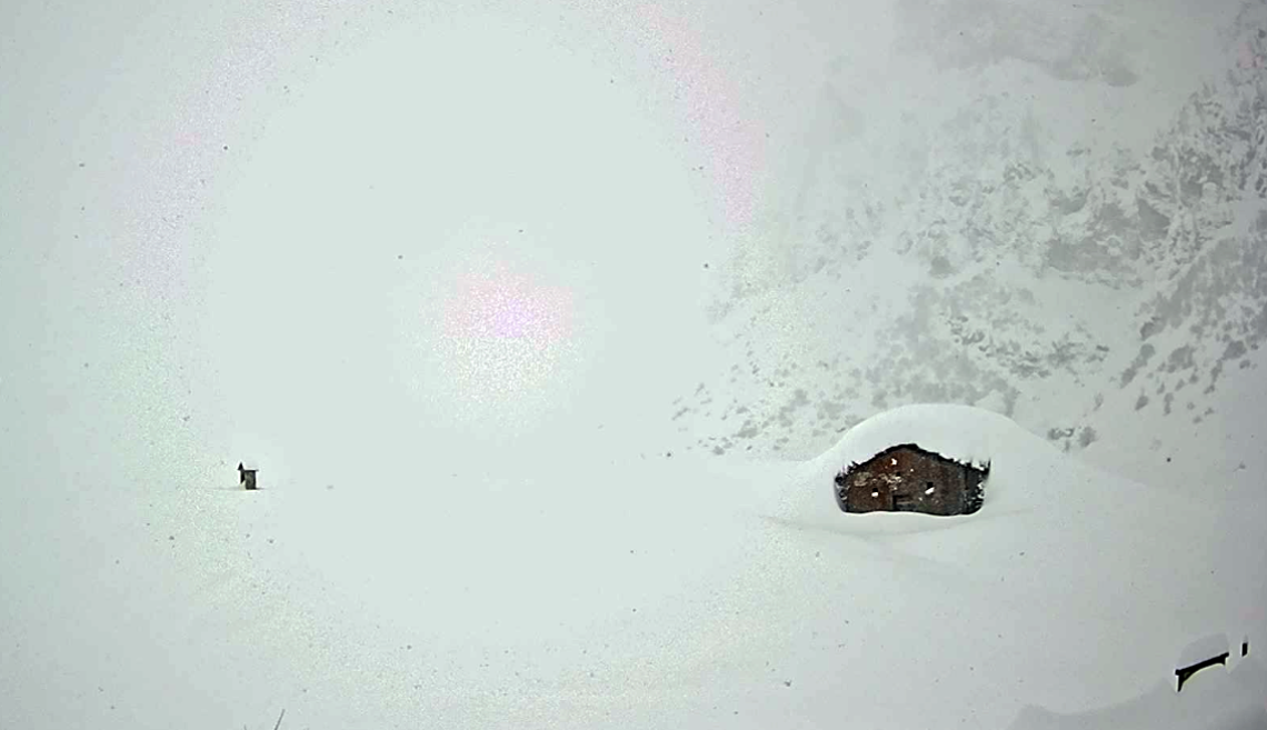 Alta Valle Ellero sotto una coltre bianca: al Rifugio Mondov&igrave; quasi un metro e mezzo di neve