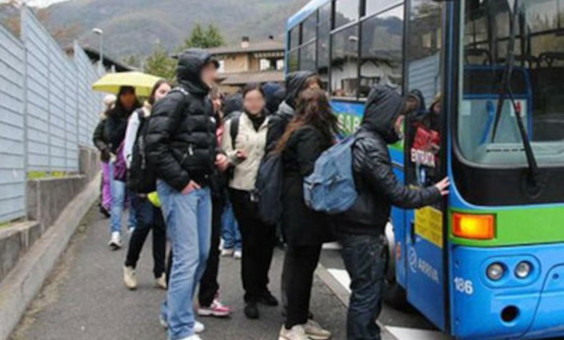 Bus studenti: &laquo;Serve una linea diretta Dogliani-Fossano, senza cambio a Monchiero&raquo;