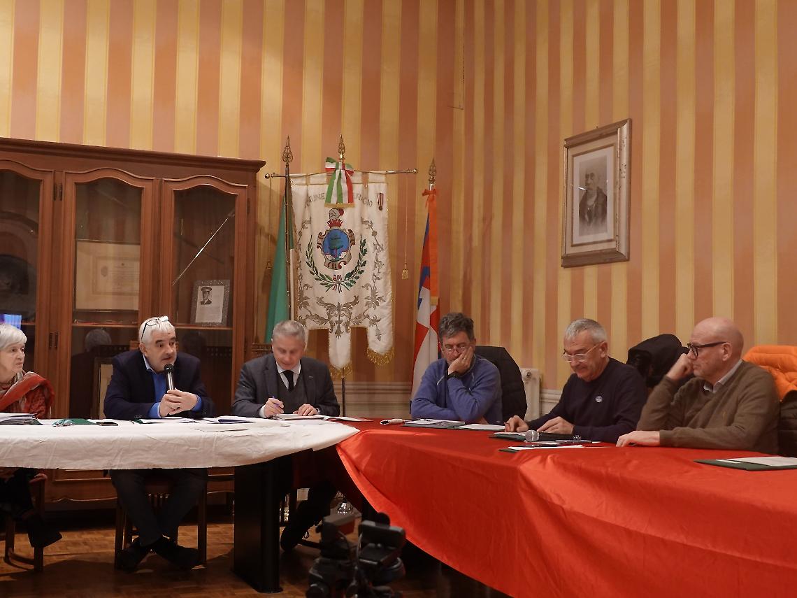 Il consigliere non riceve la convocazione e si rinvia il consiglio