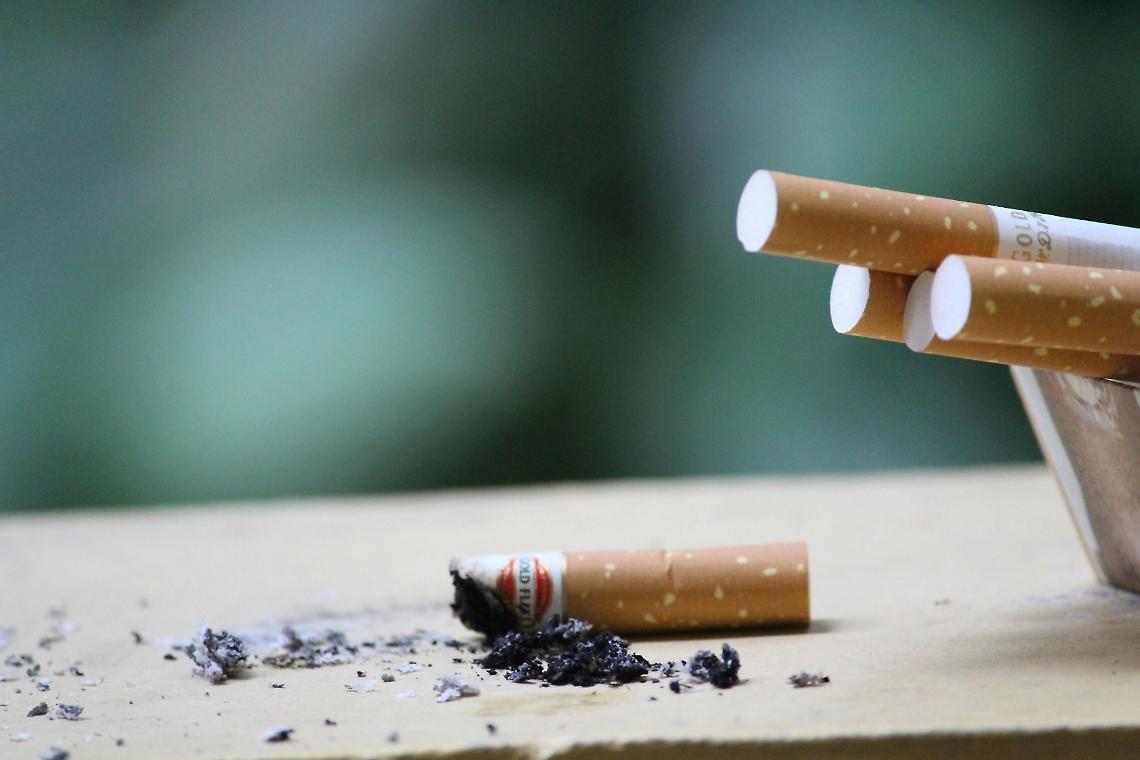 Nuovi aumenti per sigarette e tabacco: come cambiano prezzi e accise