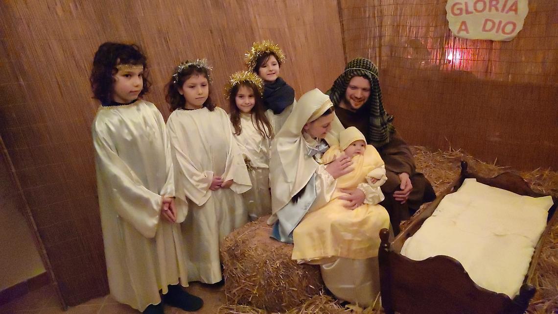 Marco, Ilenia e Virginia: la Sacra famiglia del presepe vivente che festeggia i 30 anni