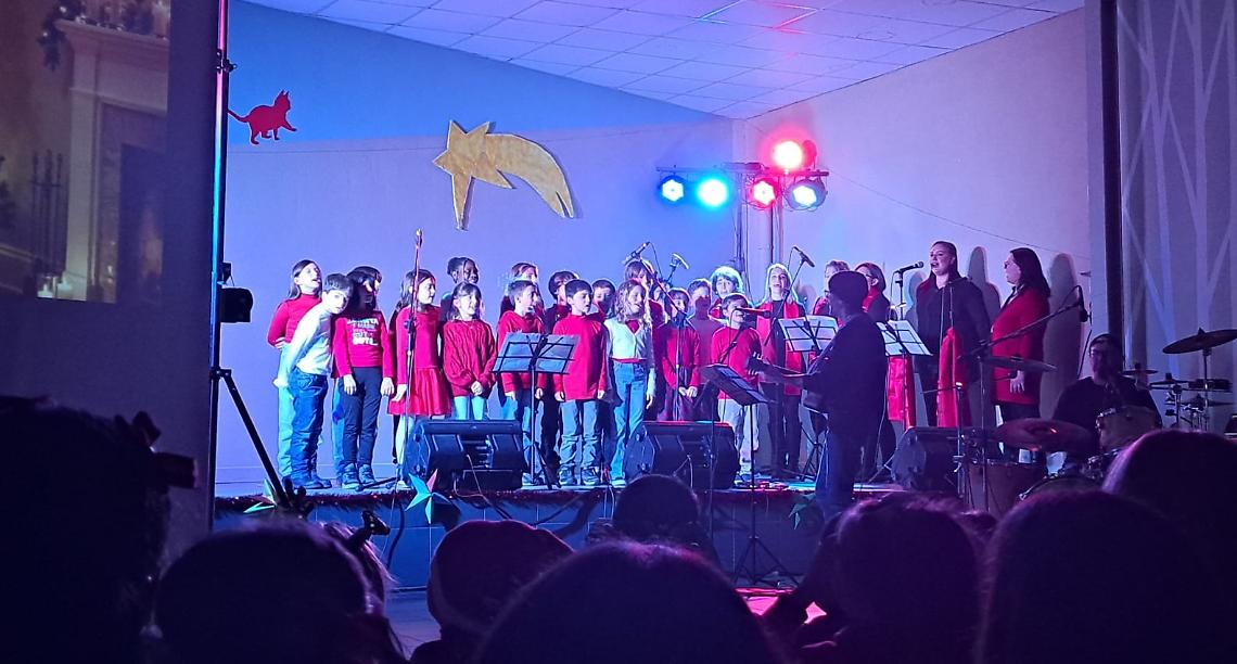 "Stella C." fa il pienone: bambini e genitori sul palco, per solidariet&agrave;