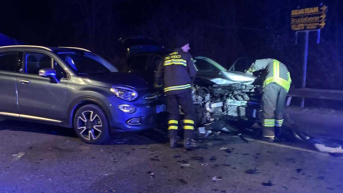Scontro tra auto in via Nazionale 