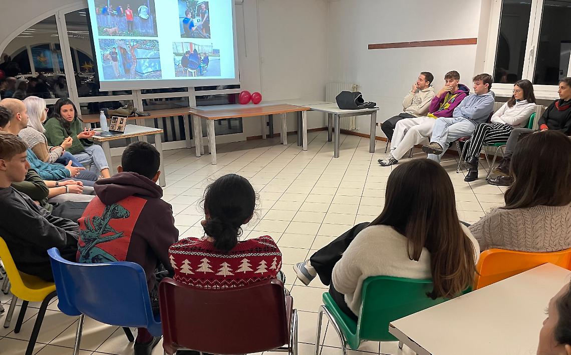 I ragazzi della Val Bormida incontrano Martina, operatrice di pace in Cisgiordania