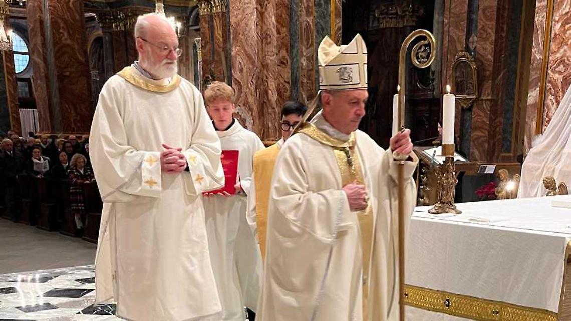 La Diocesi in Cattedrale per salutare il Giubileo:  &laquo;Lasciamo aperta la porta della speranza&raquo;