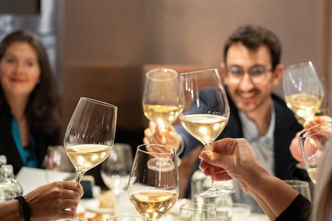 500 ettari di filari danno vita ad un metodo classico da sogno: l'Alta Langa Docg