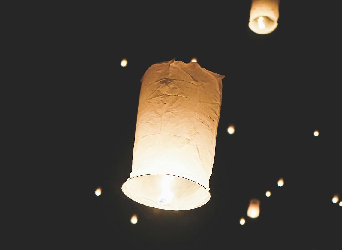 Per Capodanno, il Comune vieta i botti, i fuochi d'artificio e anche le lanterne volanti 