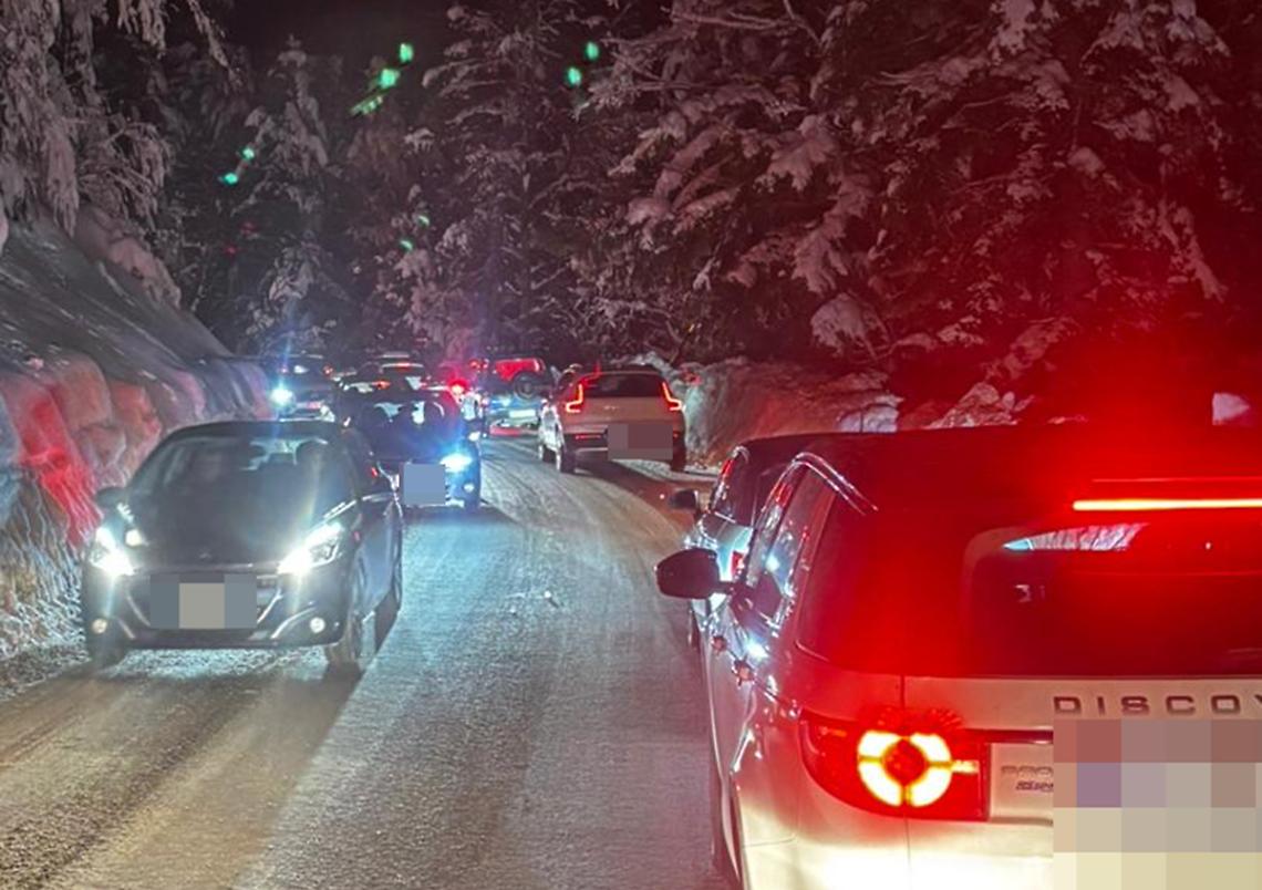 Auto in coda fino a notte per le stazioni sciistiche: ora interviene la Provincia. Regolamentazione e bus navette