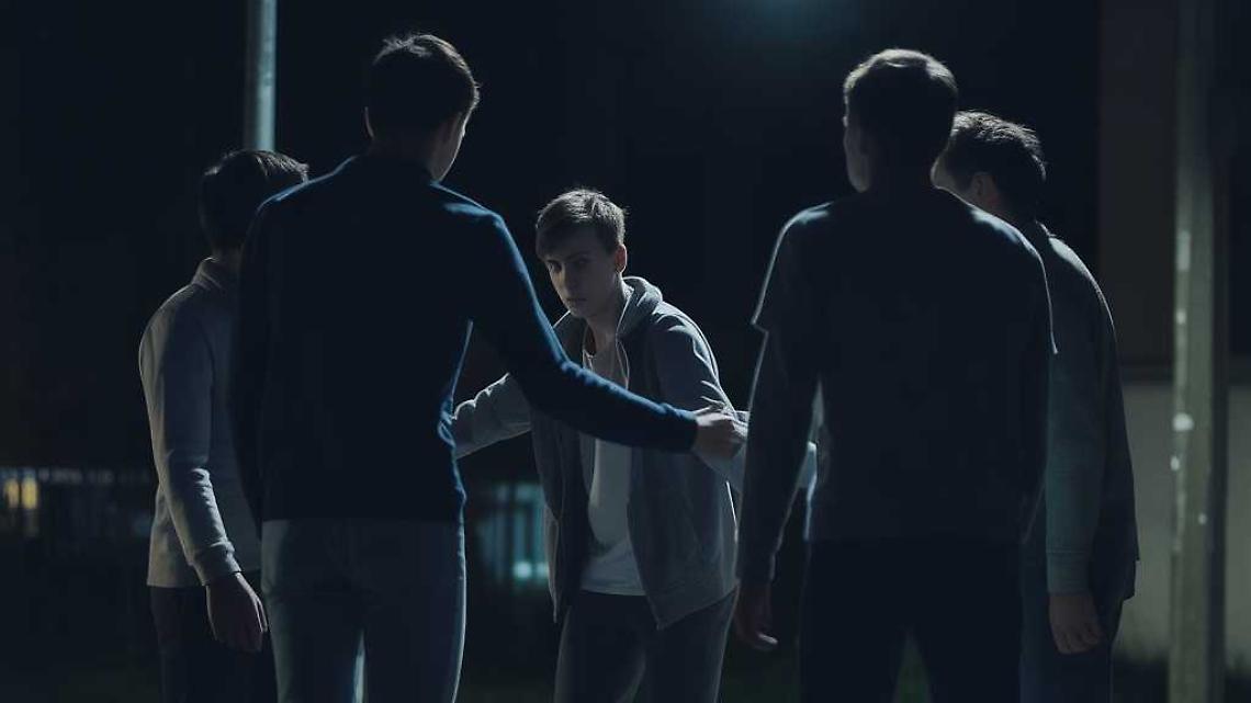 "Facci vedere  il portafoglio", giovane aggredito e minacciato nella notte