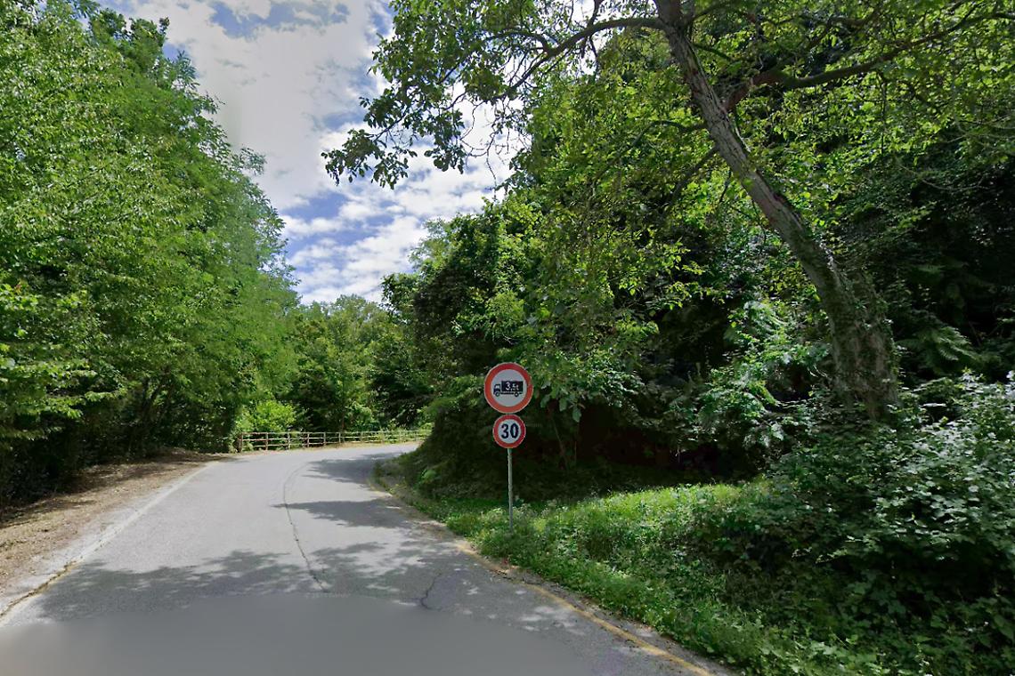 Palo Telecom caduto sulla strada: riaperta dopo i lavori