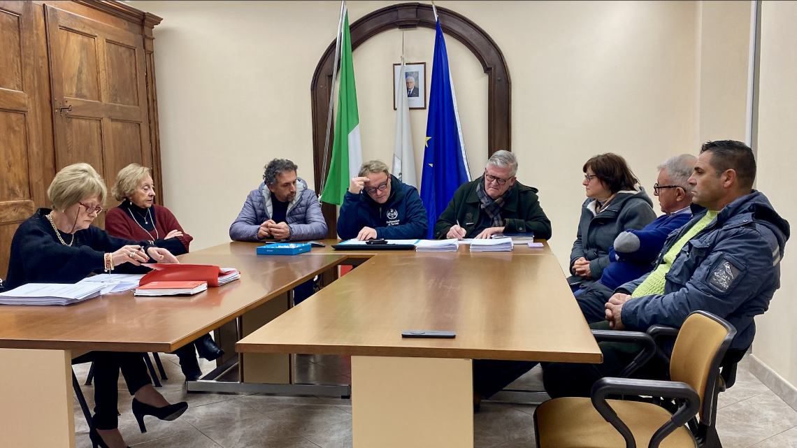 Passa il bilancio 2026/ 2028: nuove aliquote IRPEF per scaglioni, IMU invariata e via libera all&rsquo;ispettore ambientale