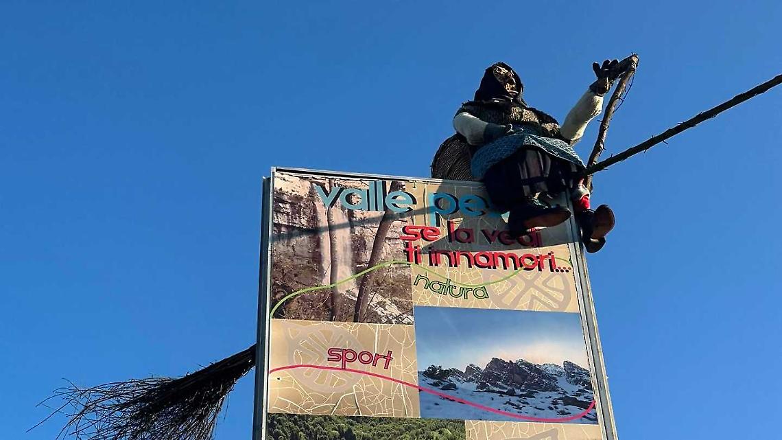 La Befana fa un atterraggio imprevisto a Chiusa di Pesio, con Ij "Agricul da ciusa"