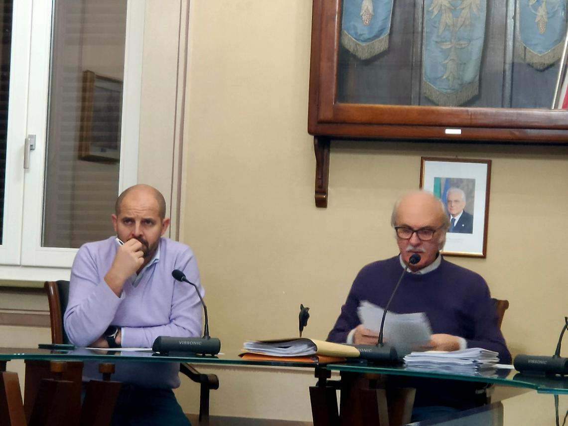 Il Consiglio d&agrave; il via libera alla tassa di soggiorno. Minoranza critica sul Dups