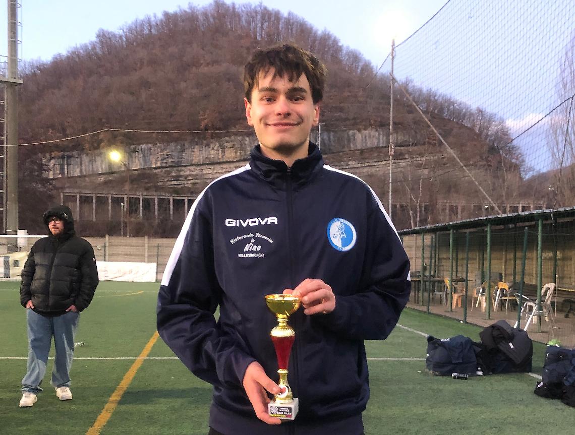 L&rsquo;arbitro convalida il goal, ma l&rsquo;attaccante dice no! &laquo;La palla non &egrave; entrata del tutto&raquo;