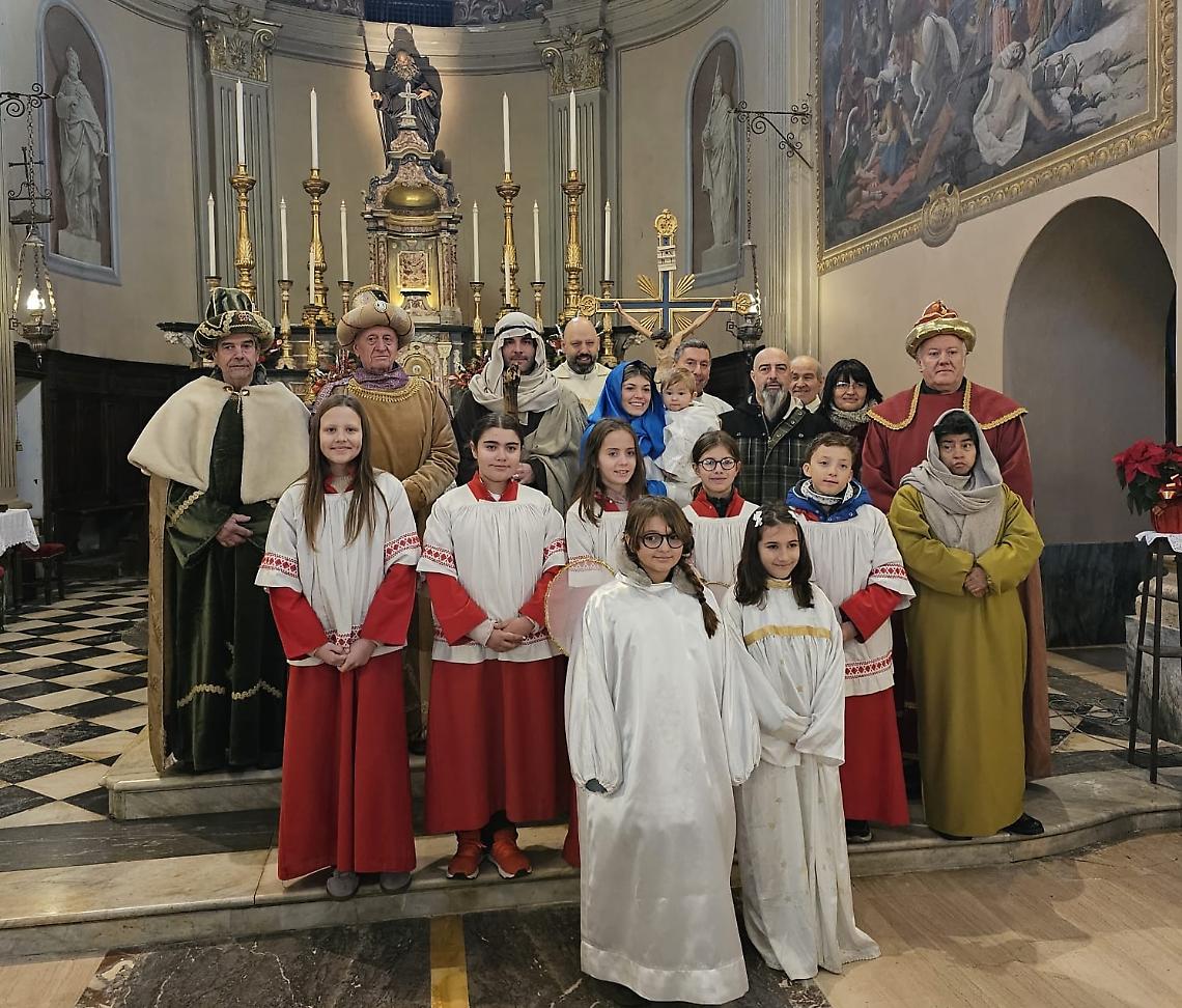 Alla Santa Messa arrivano i personaggi del Presepe Vivente