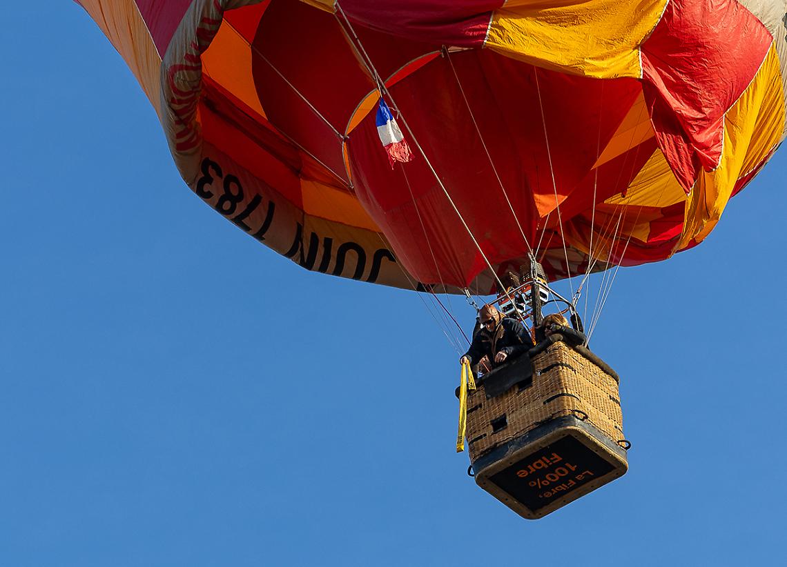 Tiro al bersaglio... ma da una mongolfiera! Sapete come funzionano le gare aerostatiche?