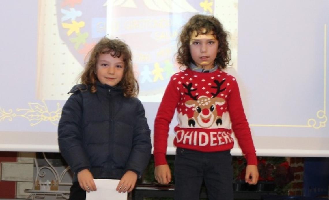 La famiglia Longo vince il concorso "Presepi in vetrina"